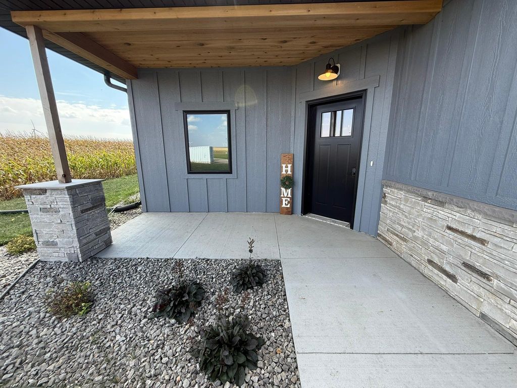 Photo of 906 Funk Avenue, Lakefield, MN 56150 (MLS # 7030177)