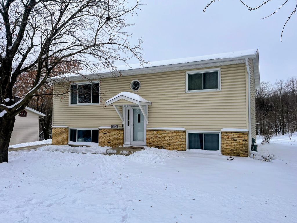 Photo of 3709 Willow Heights Drive SW, Rochester, MN 55902 (MLS # 6822989)