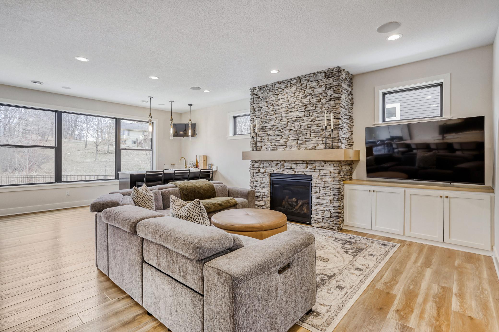 4998 Beach Street NE