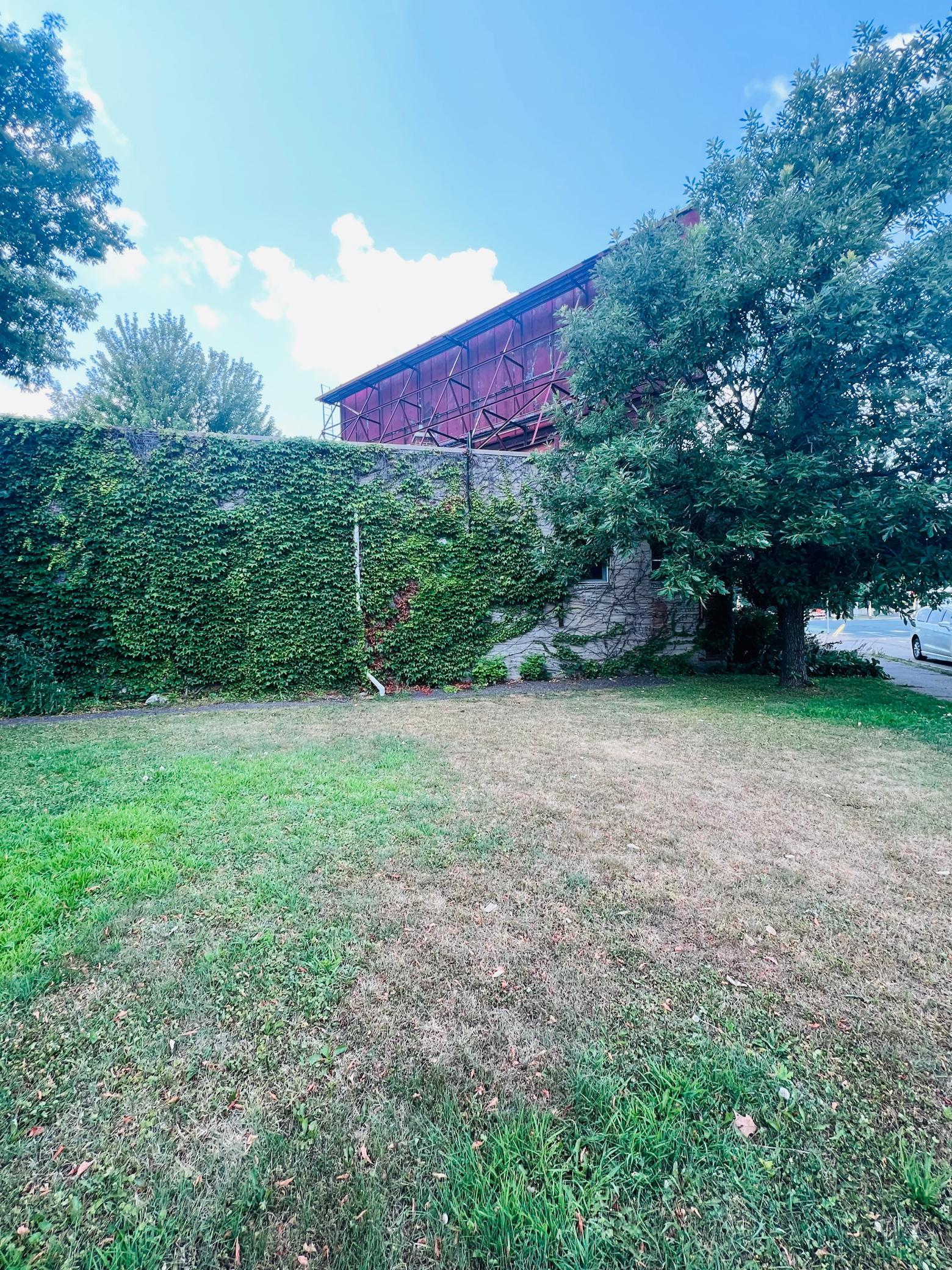 616 Como Avenue