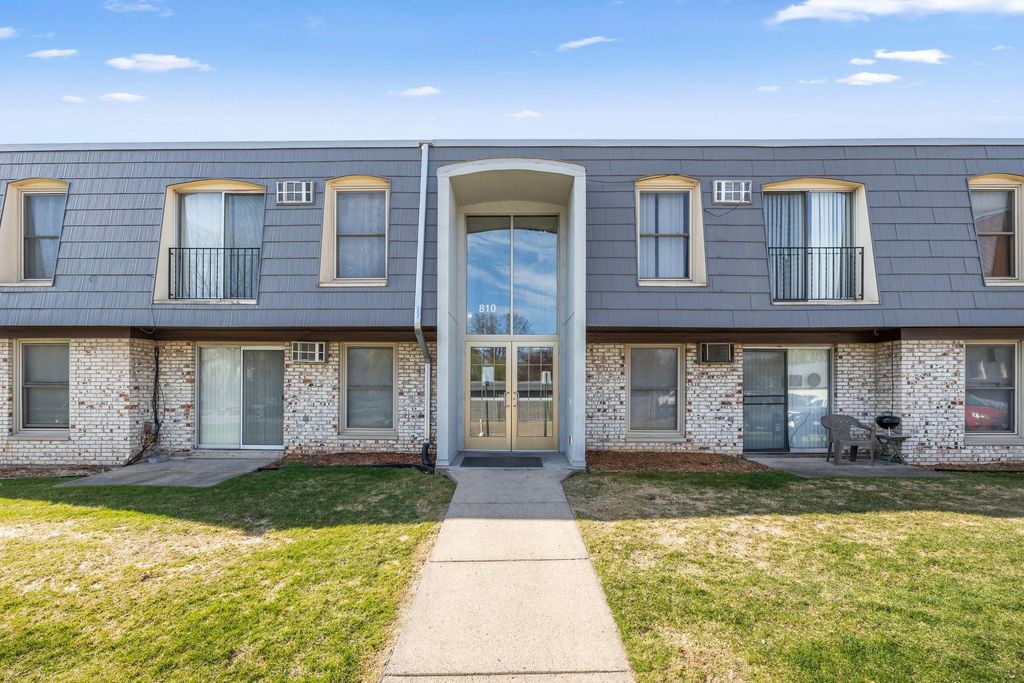 Photo of 810 9th Avenue S #8, Hopkins, MN 55343 (MLS # 7062051)