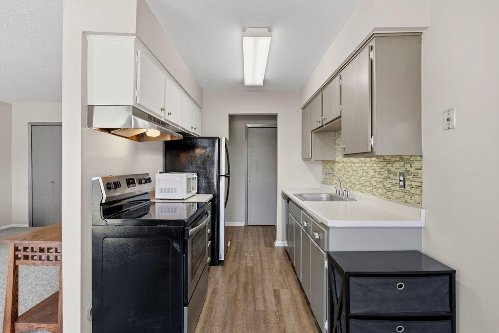 Photo of 810 9th Avenue S #8, Hopkins, MN 55343 (MLS # 7062051)