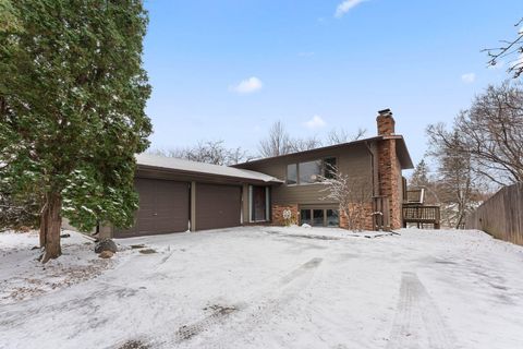 12312 Villaburne Drive Burnsville MN 55337