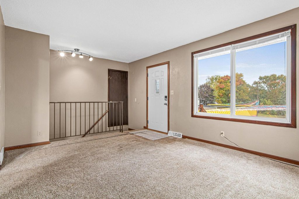 Photo of 753 / 755 Robert Street S, Saint Paul, MN 55107 (MLS # 6808014)