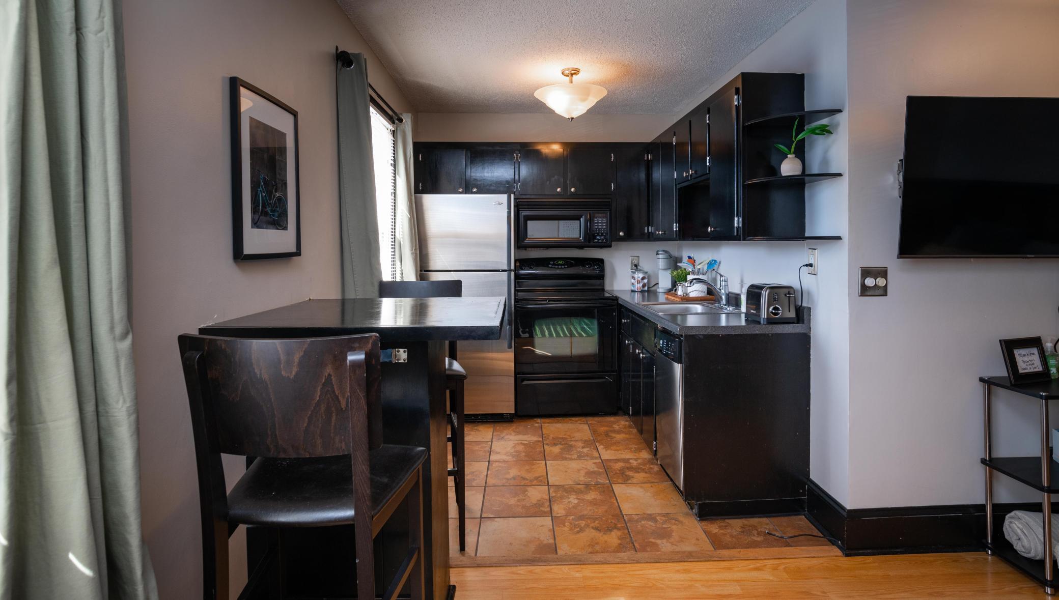 2536 Dupont Avenue S 304