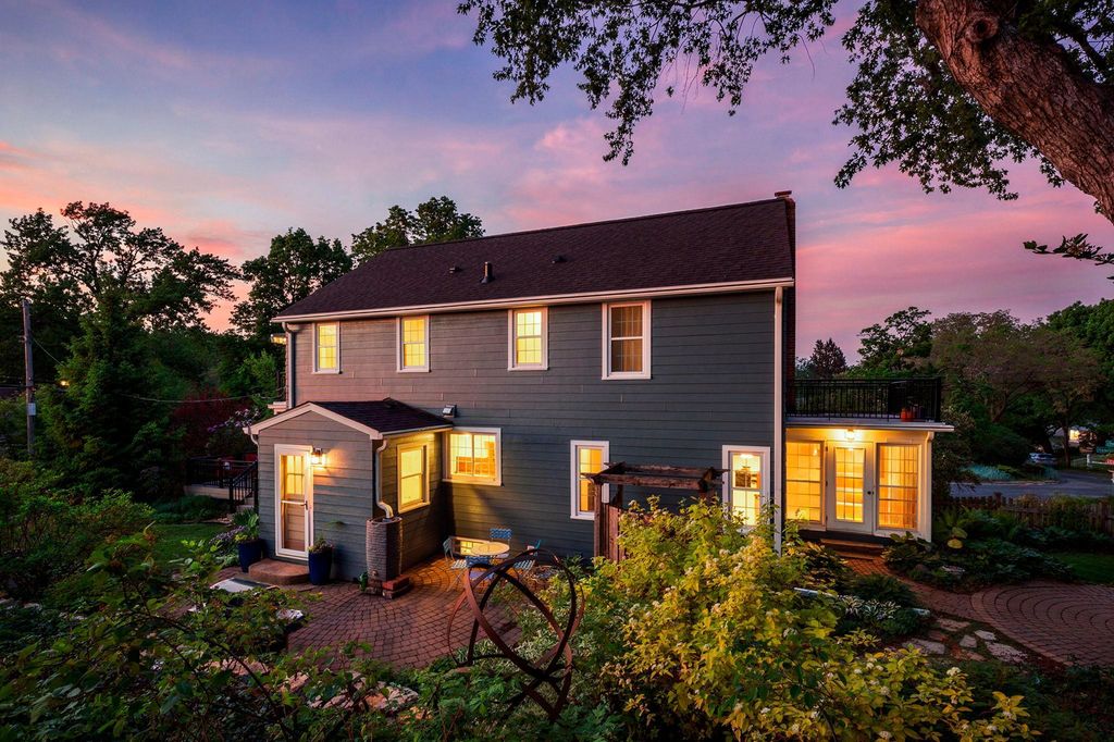 Photo of 200 Thomas Avenue S, Minneapolis, MN 55405 (MLS # 7074818)
