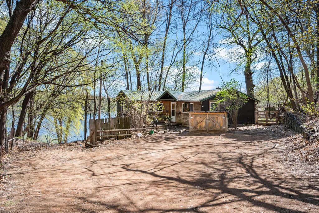 Photo of 6701 Mohawk Drive, Chanhassen, MN 55317 (MLS # 7068960)