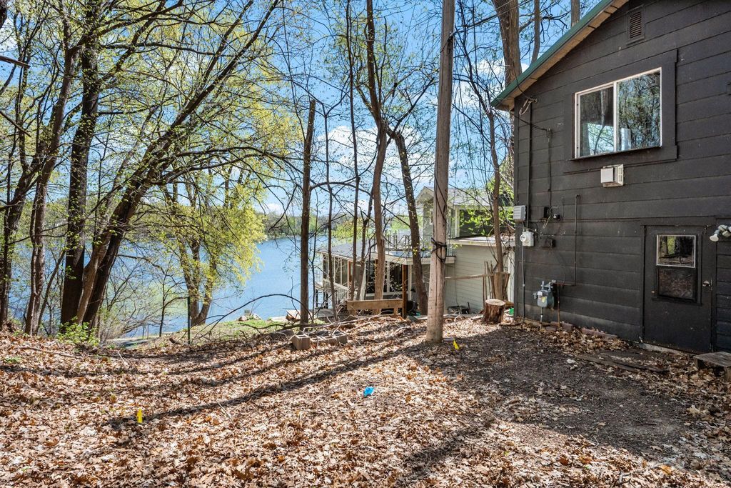 Photo of 6701 Mohawk Drive, Chanhassen, MN 55317 (MLS # 7068960)