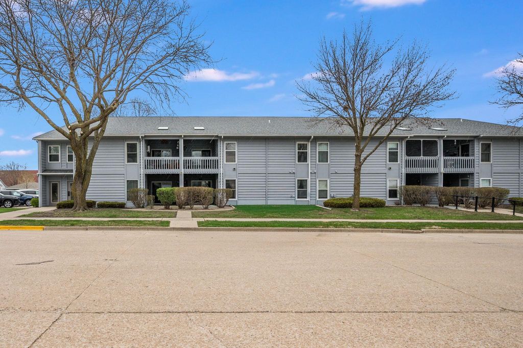 Photo of 232 S Dewey Street #102, Fairmont, MN 56031 (MLS # 7056807)