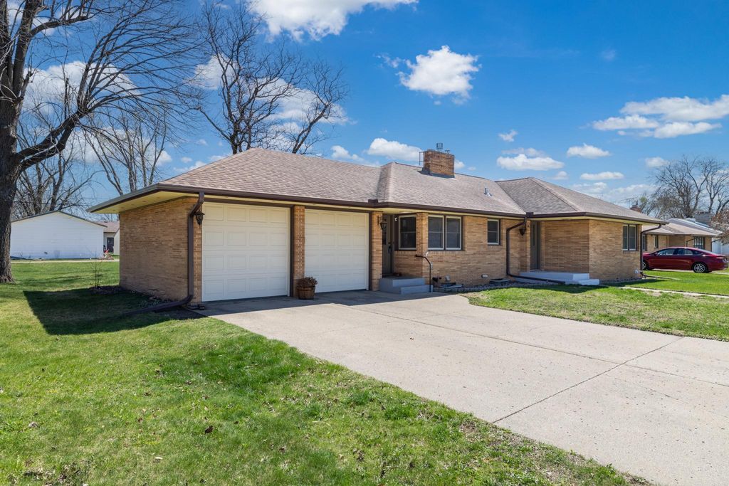 Photo of 115 S Walnut Street, Belle Plaine, MN 56011 (MLS # 7053222)