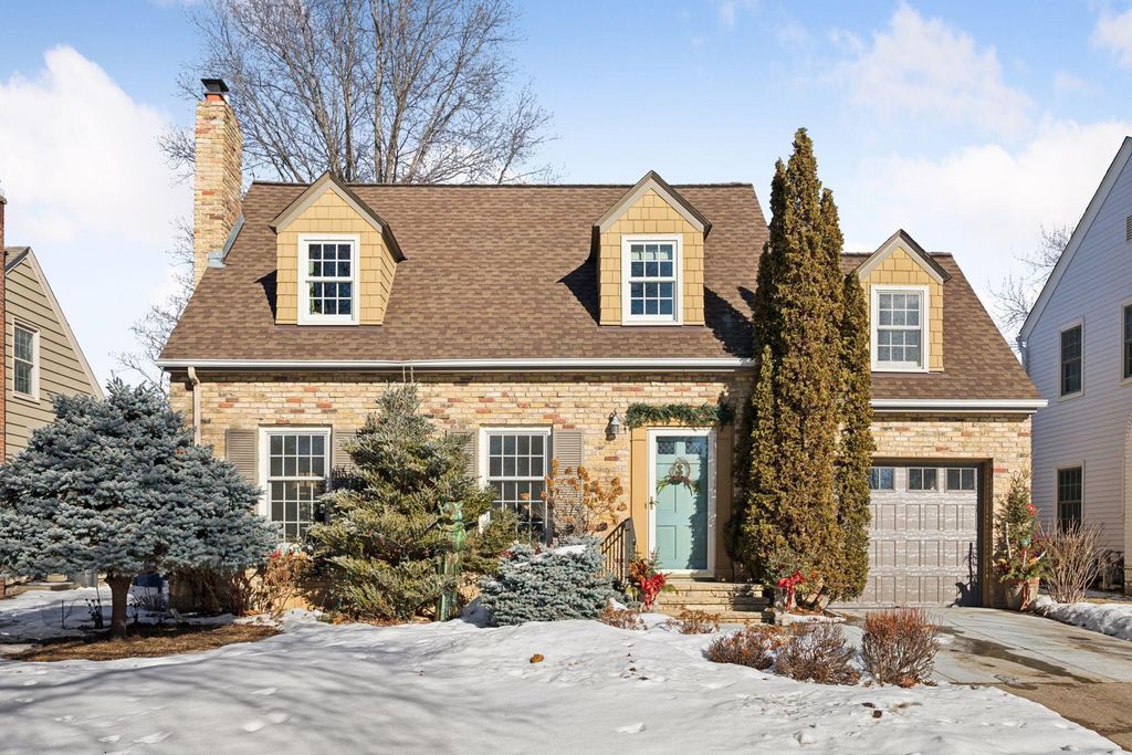 Photo of 1827 Eleanor Avenue, Saint Paul, MN 55116 (MLS # 7018508)