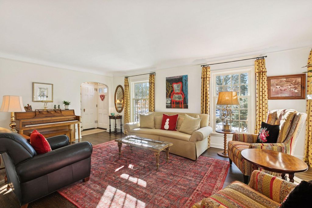 Photo of 1827 Eleanor Avenue, Saint Paul, MN 55116 (MLS # 7018508)