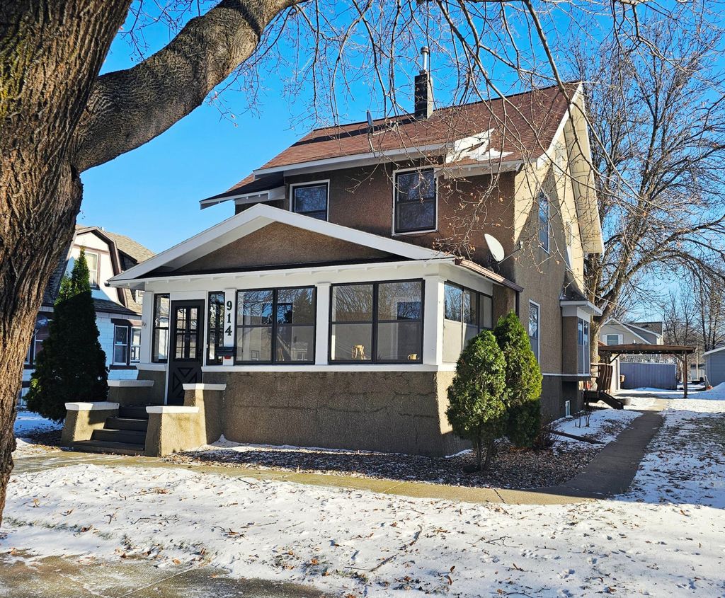 Photo of 914 N 4th Street, Montevideo, MN 56265 (MLS # 7001667)