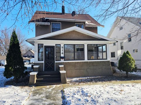 Photo of 914 N 4th Street, Montevideo, MN 56265 (MLS # 7001667)