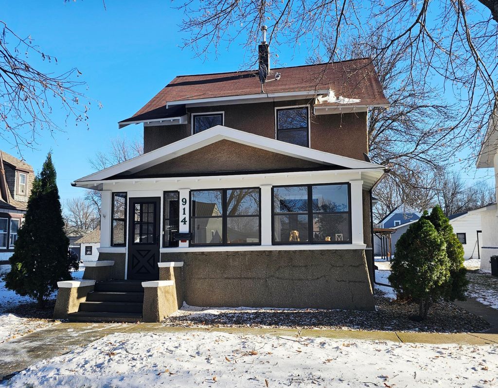 Photo of 914 N 4th Street, Montevideo, MN 56265 (MLS # 7001667)