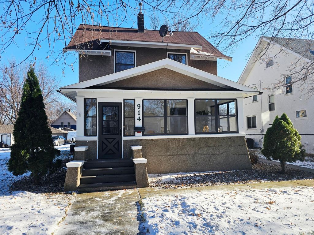 Photo of 914 N 4th Street, Montevideo, MN 56265 (MLS # 7001667)