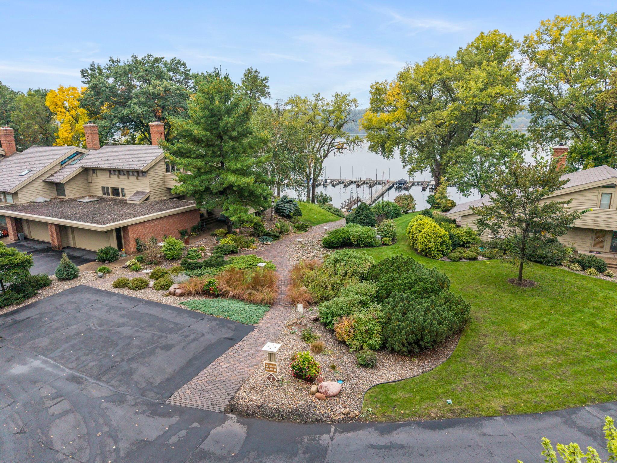215 Eastbank Court N