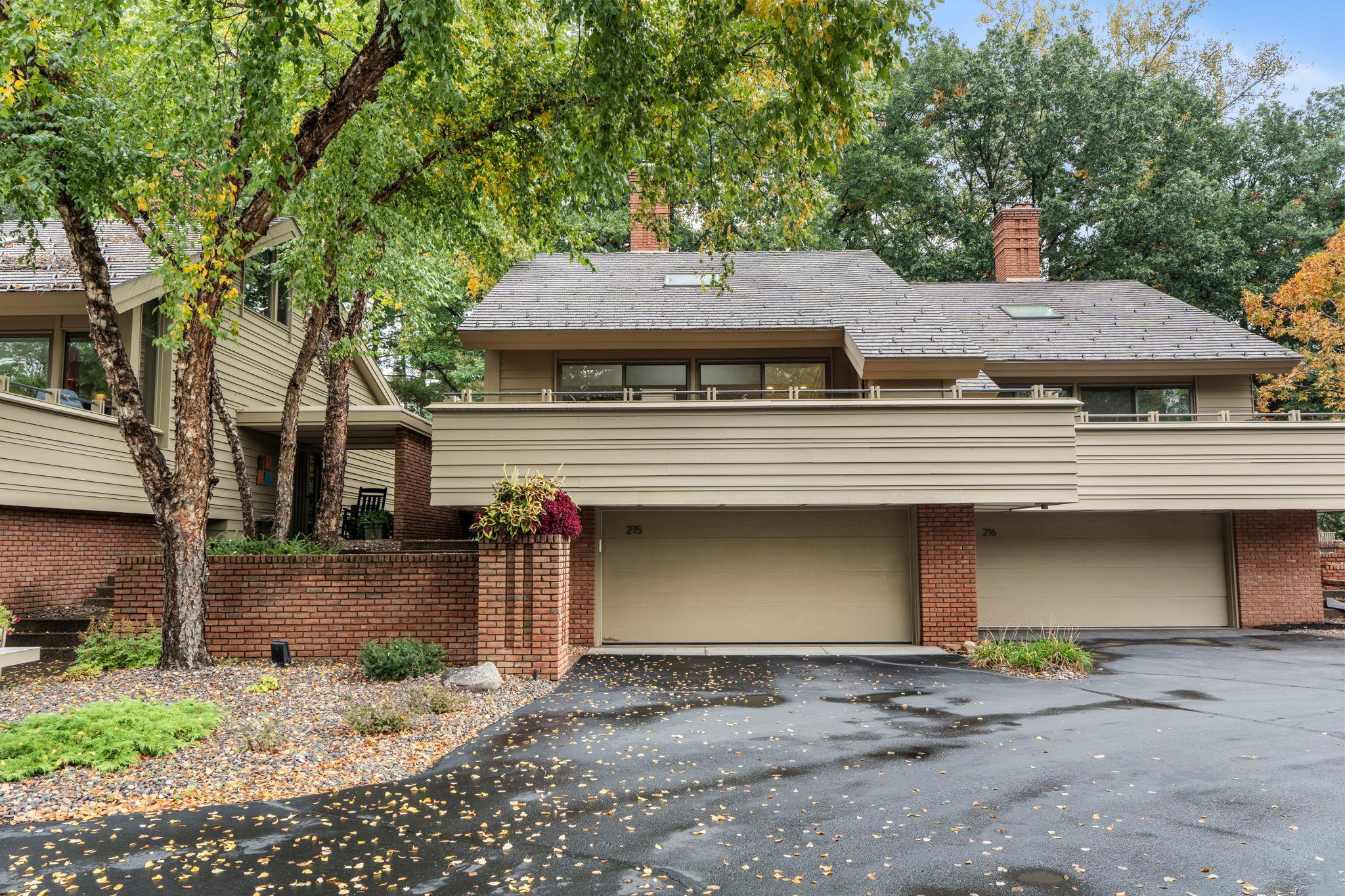 215 Eastbank Court N
