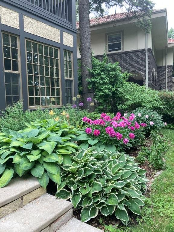 2205 Kenwood Parkway