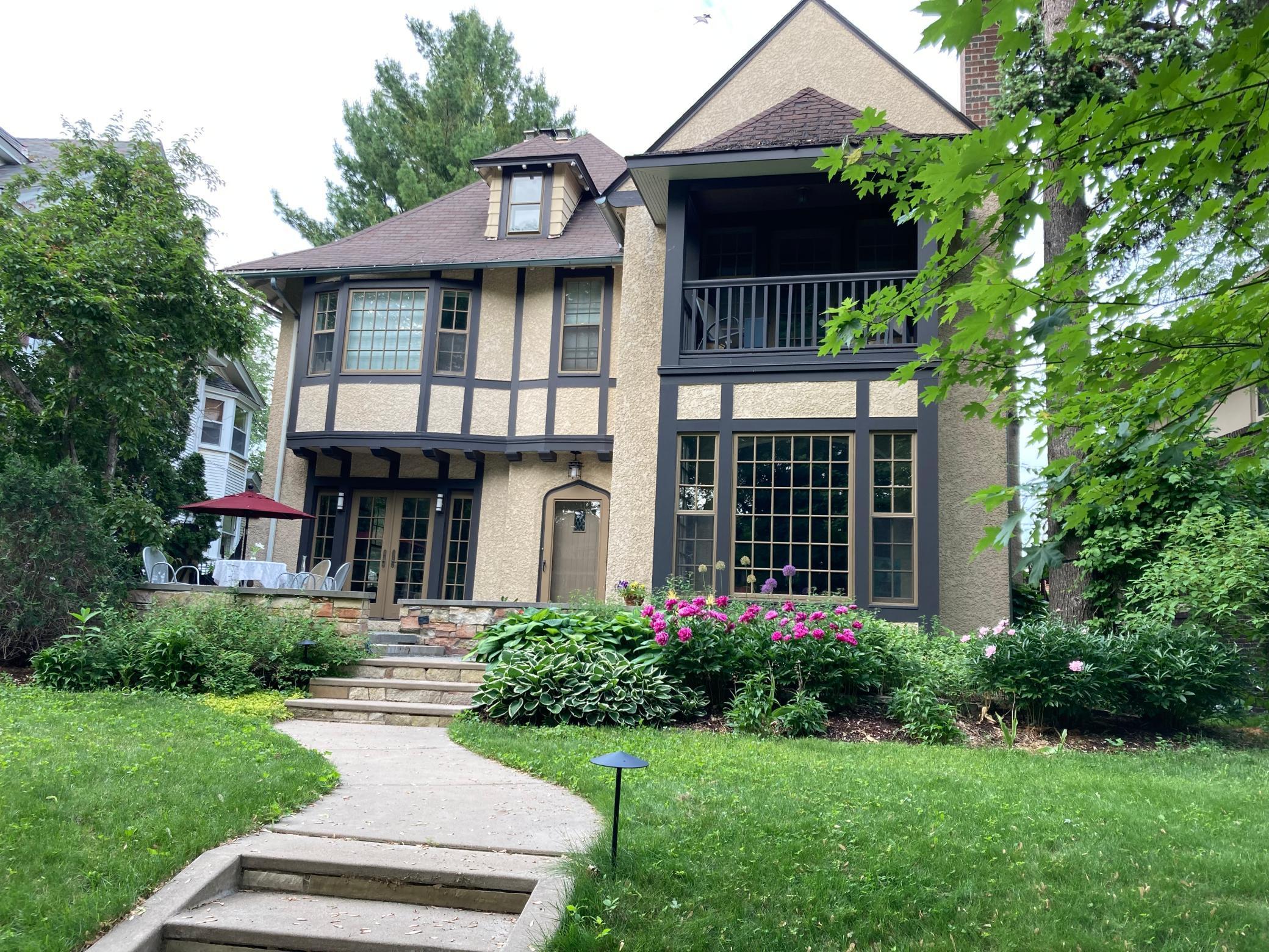 2205 Kenwood Parkway