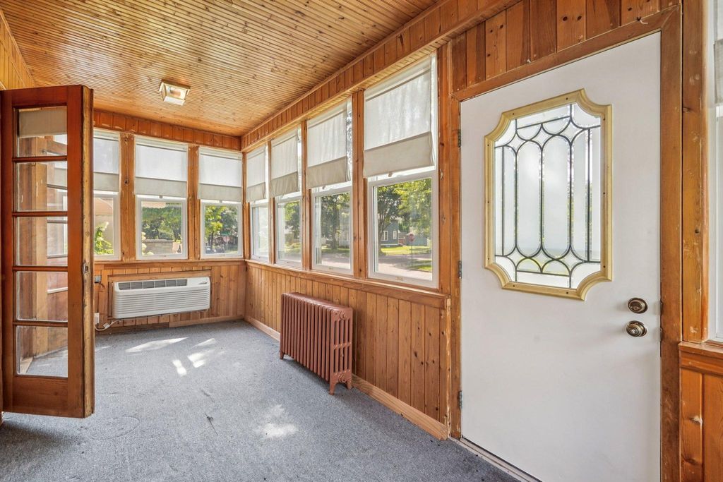 Photo of 1287 Juliet Avenue, Saint Paul, MN 55105 (MLS # 6822575)