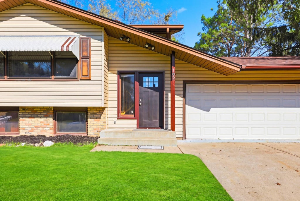 Photo of 182 N Faye Street, Saint Paul, MN 55119 (MLS # 7139958)