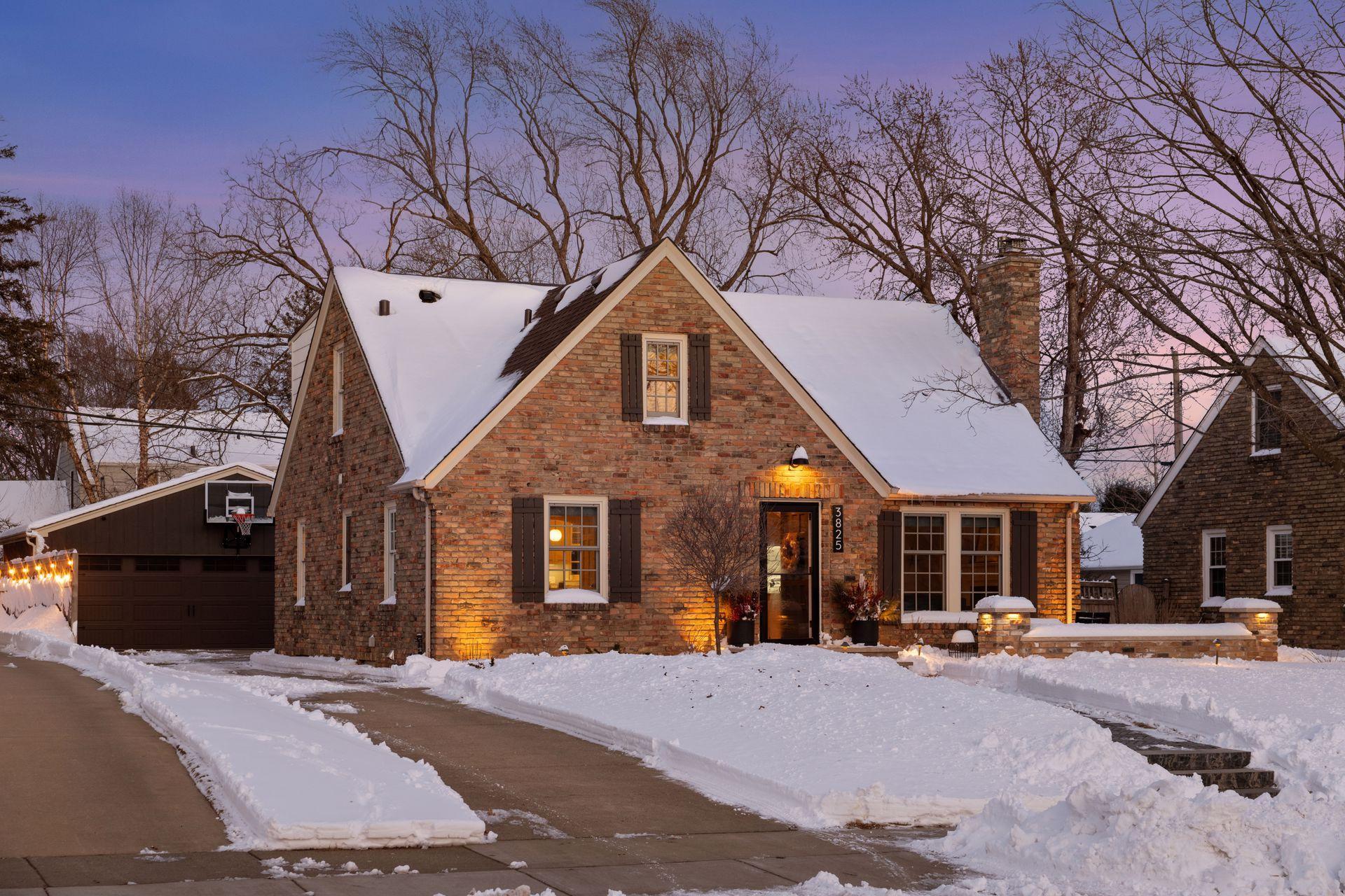 3825 Inglewood Avenue S