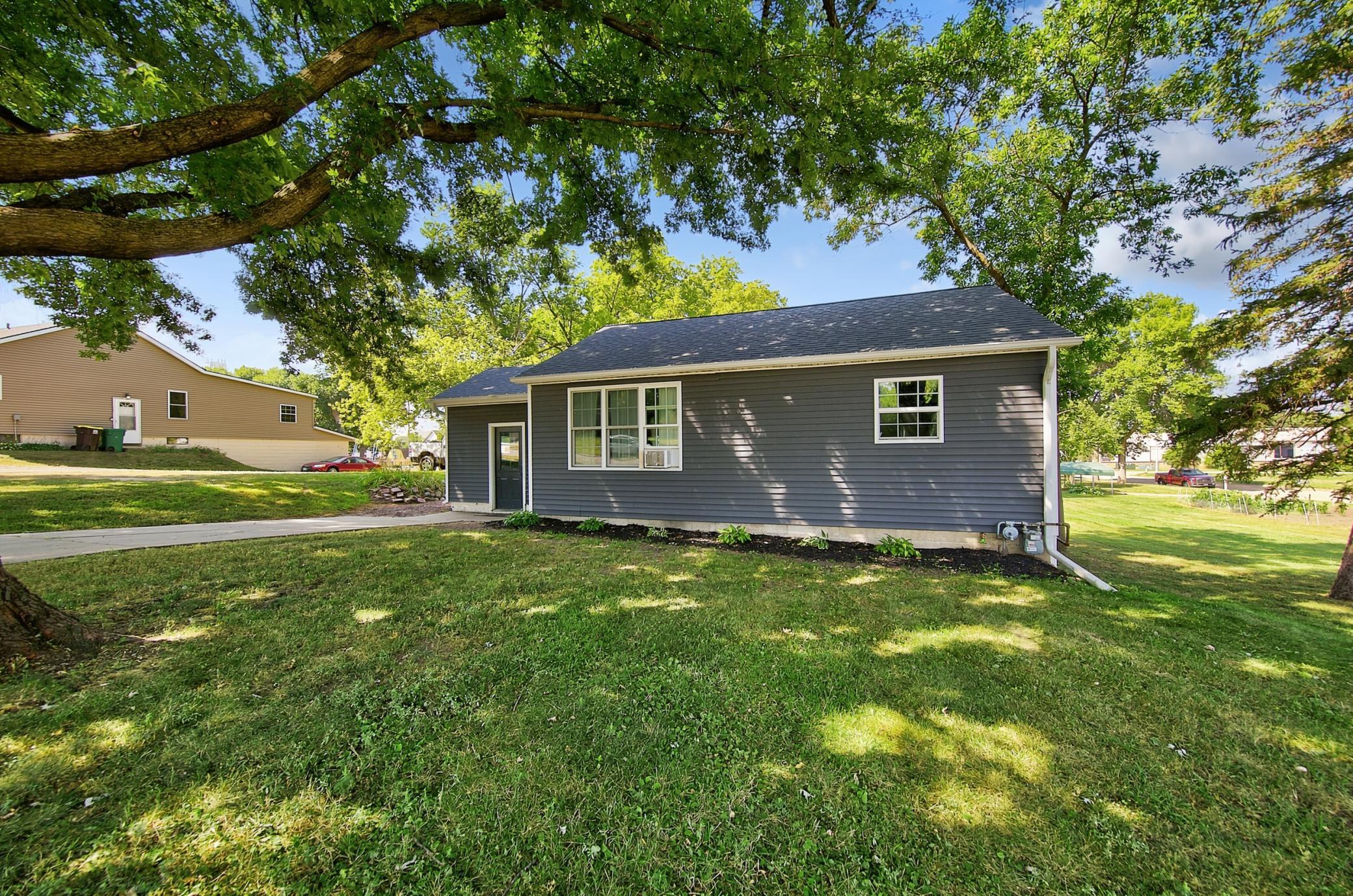 1052 Miller Avenue - Photo 2