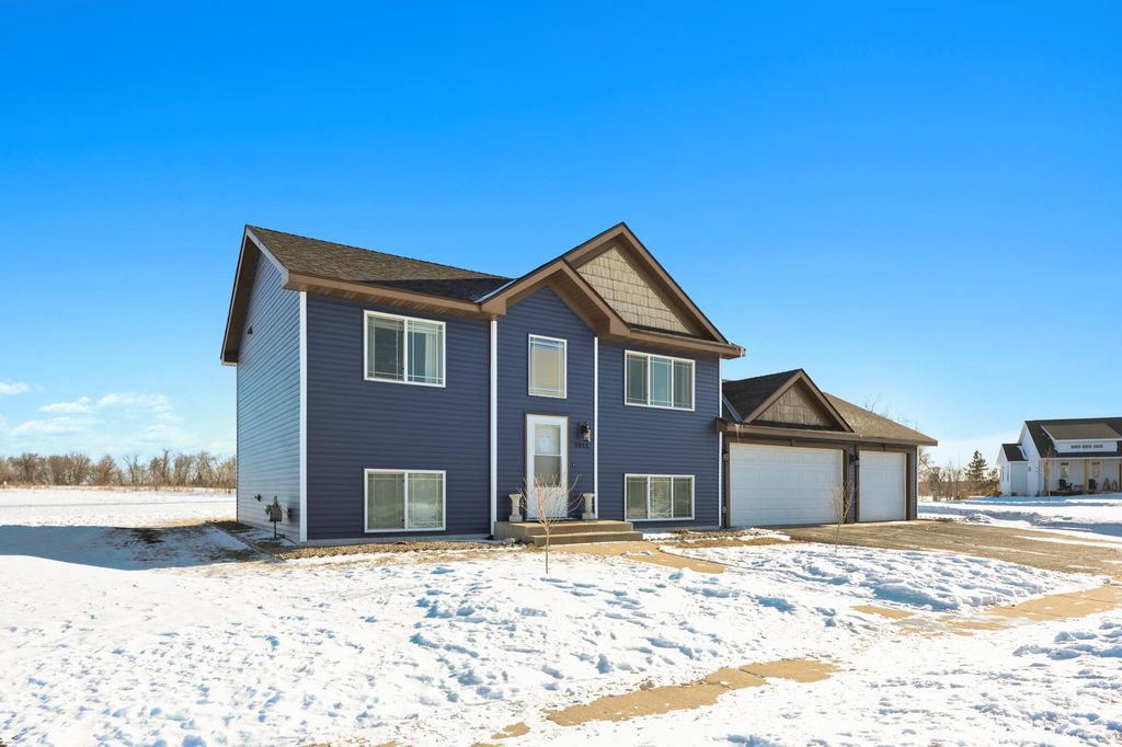 Photo of 1011 Waters Edge Circle, Avon, MN 56310 (MLS # 7014836)