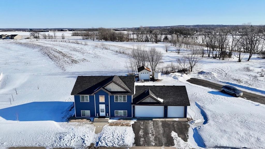Photo of 1011 Waters Edge Circle, Avon, MN 56310 (MLS # 7014836)