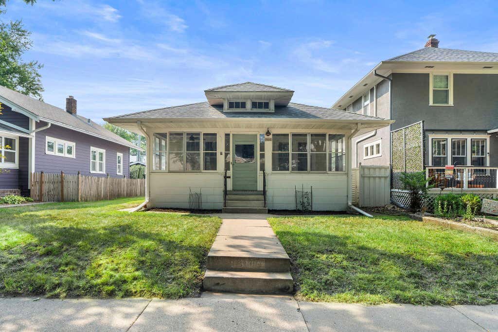 Photo of 1980 Stanford Avenue, Saint Paul, MN 55105 (MLS # 7126613)