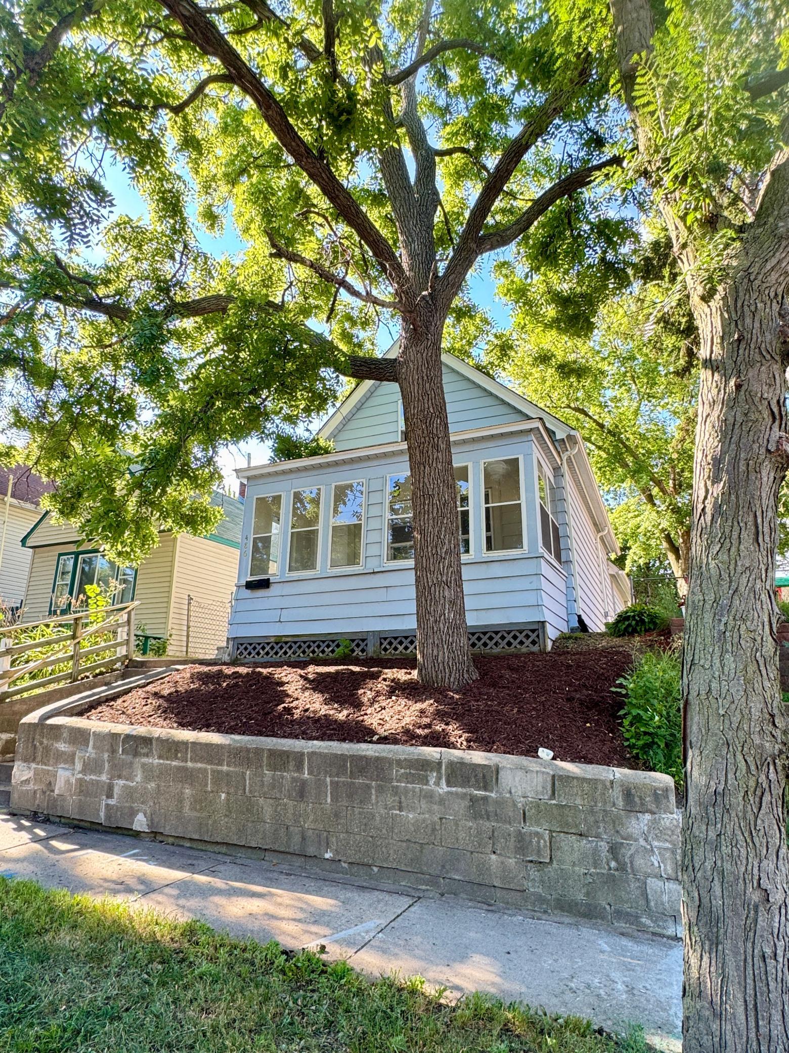 486 Lawson Avenue W