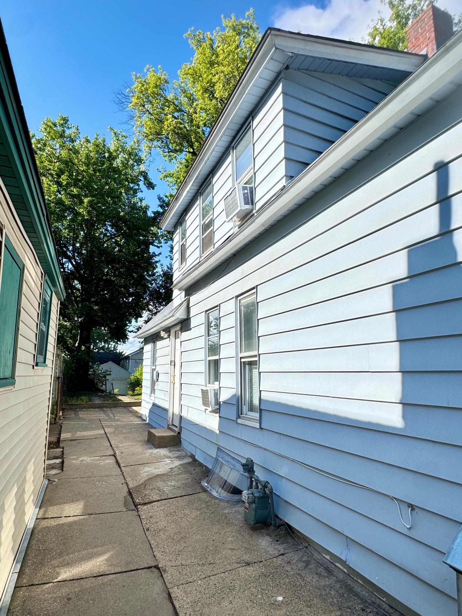 486 Lawson Avenue W