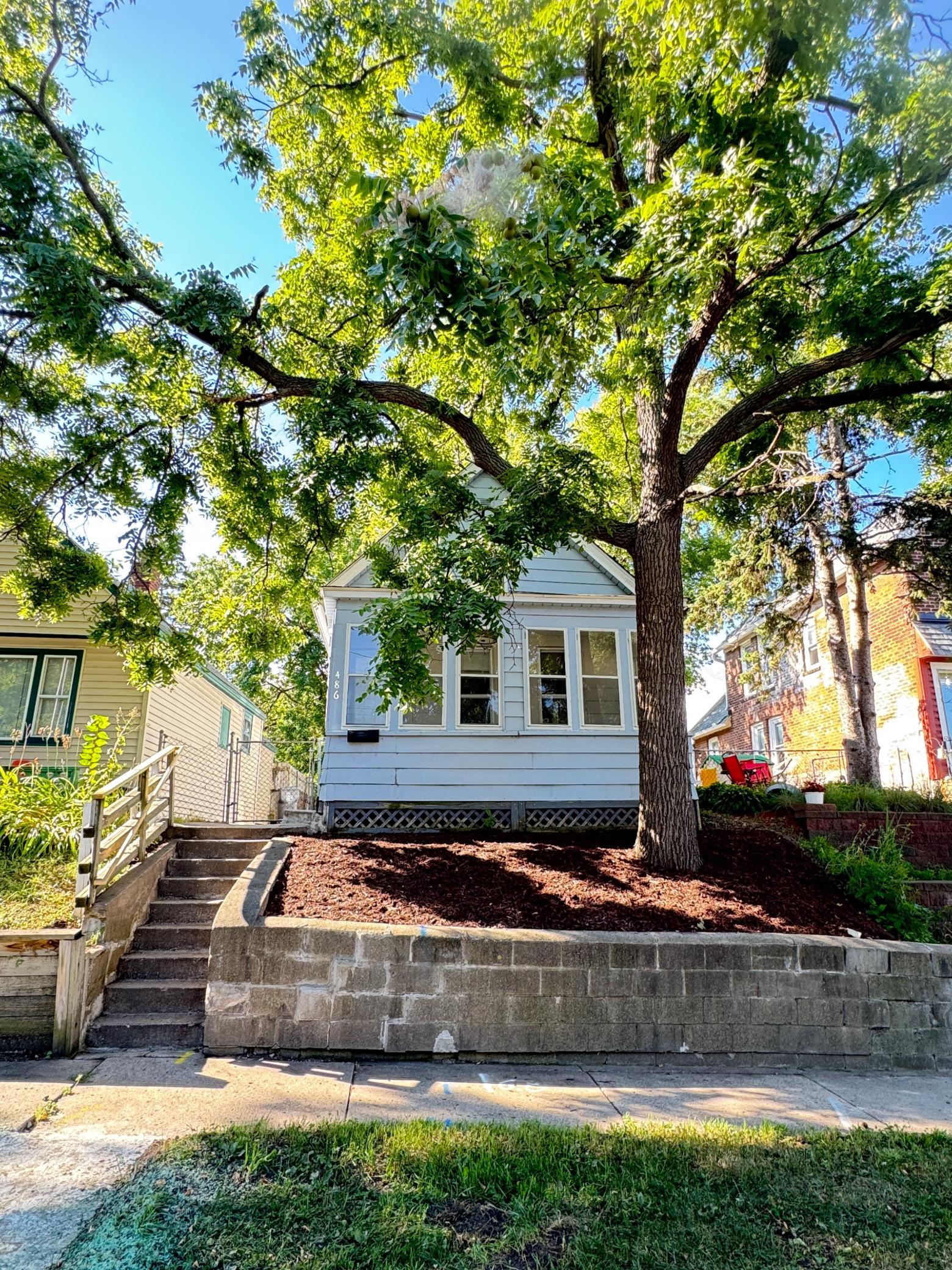 486 Lawson Avenue W