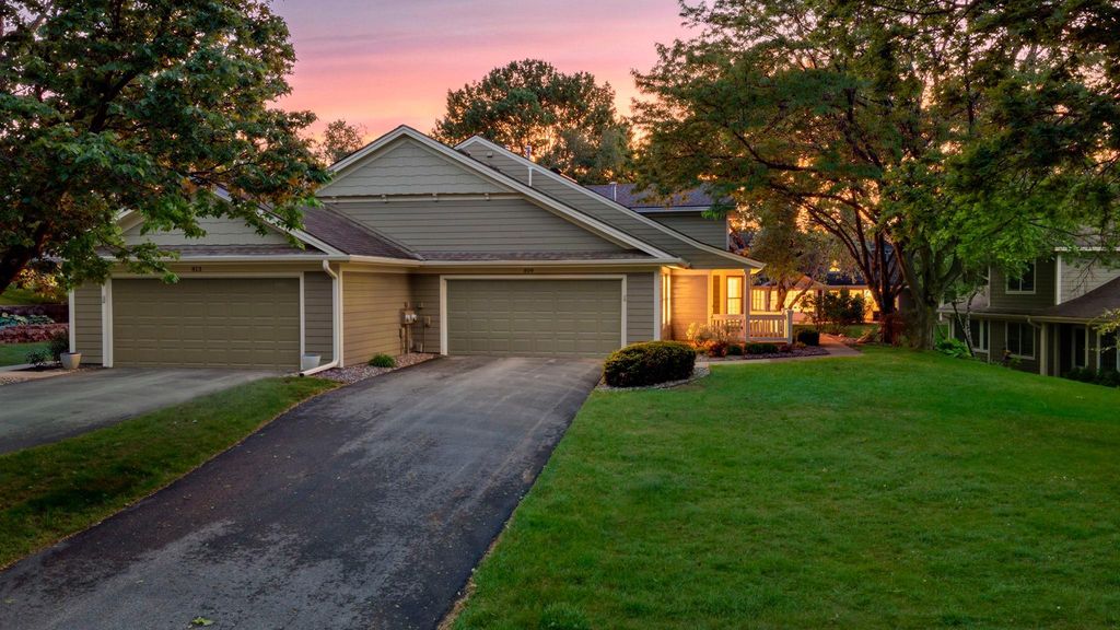 Photo of 809 Ivy Lane, Eagan, MN 55123 (MLS # 7077623)