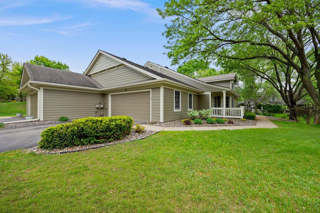 Photo of 809 Ivy Lane, Eagan, MN 55123 (MLS # 7077623)