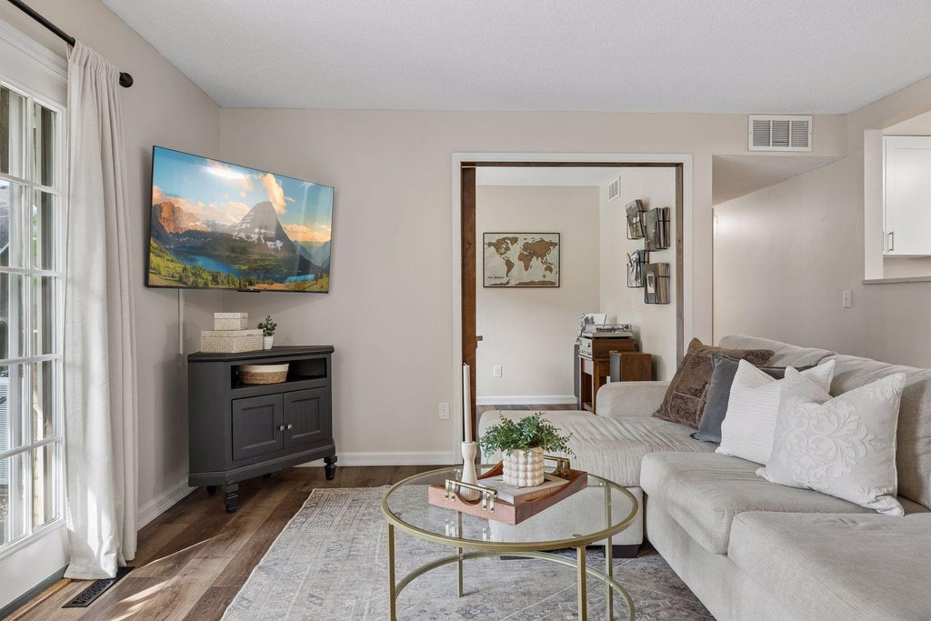 Photo of 12621 Sherwood Place #C11, Minnetonka, MN 55305 (MLS # 7143952)