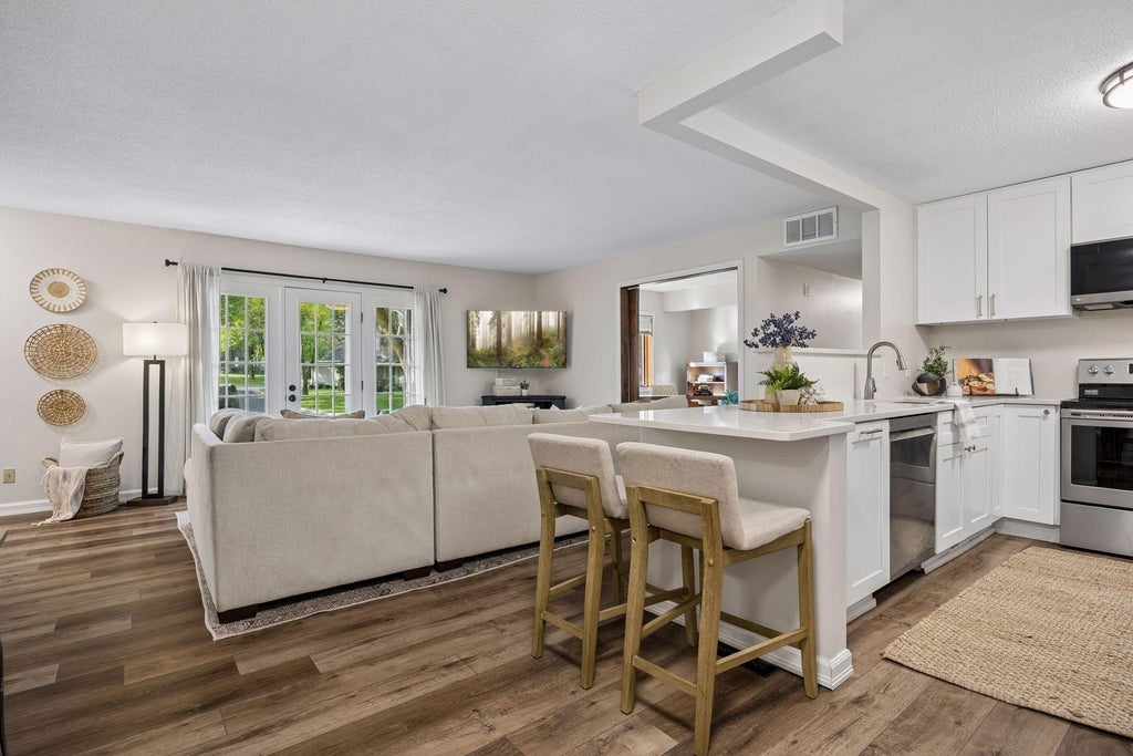Photo of 12621 Sherwood Place #C11, Minnetonka, MN 55305 (MLS # 7143952)