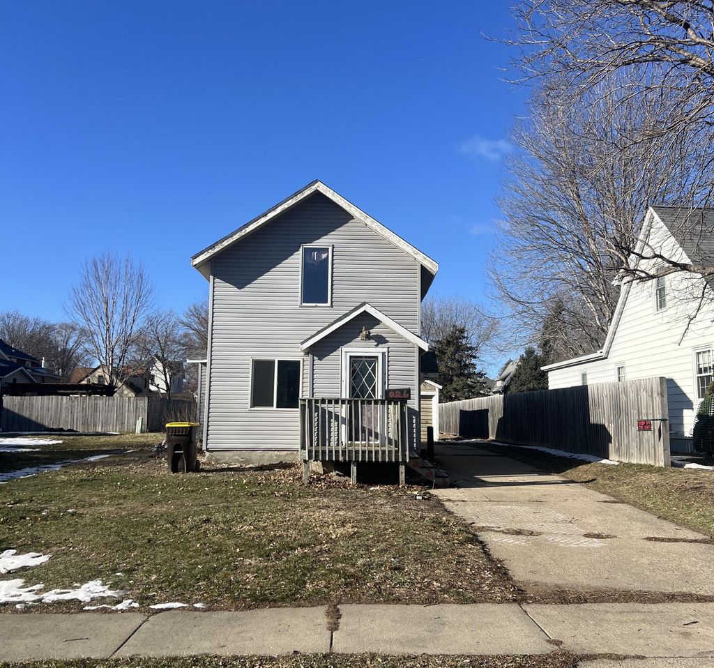 Photo of 226 S Hampton Street, Fairmont, MN 56031 (MLS # 7009388)