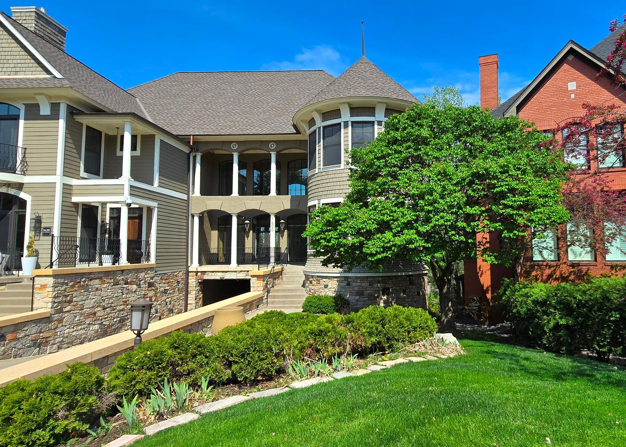 1600 Kenwood Parkway