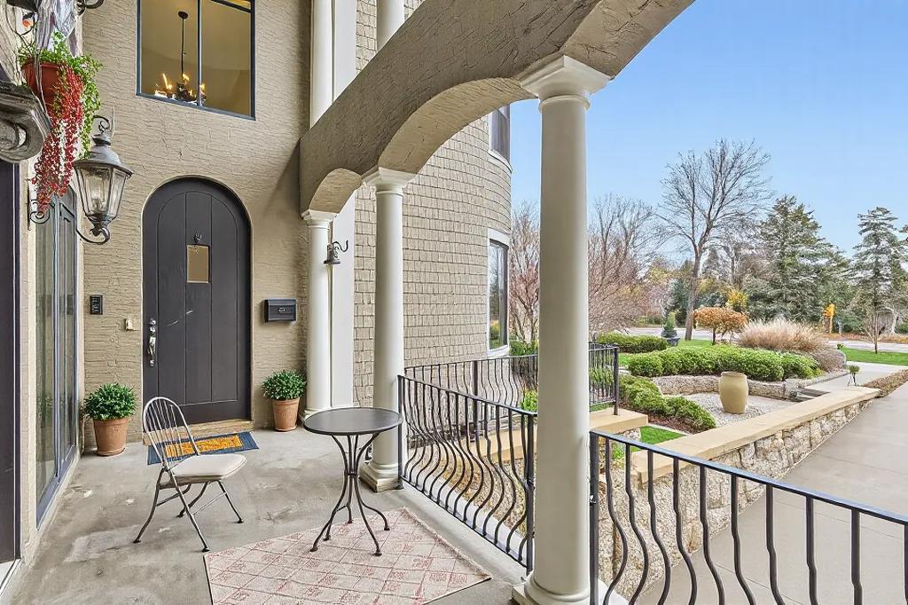 1600 Kenwood Parkway
