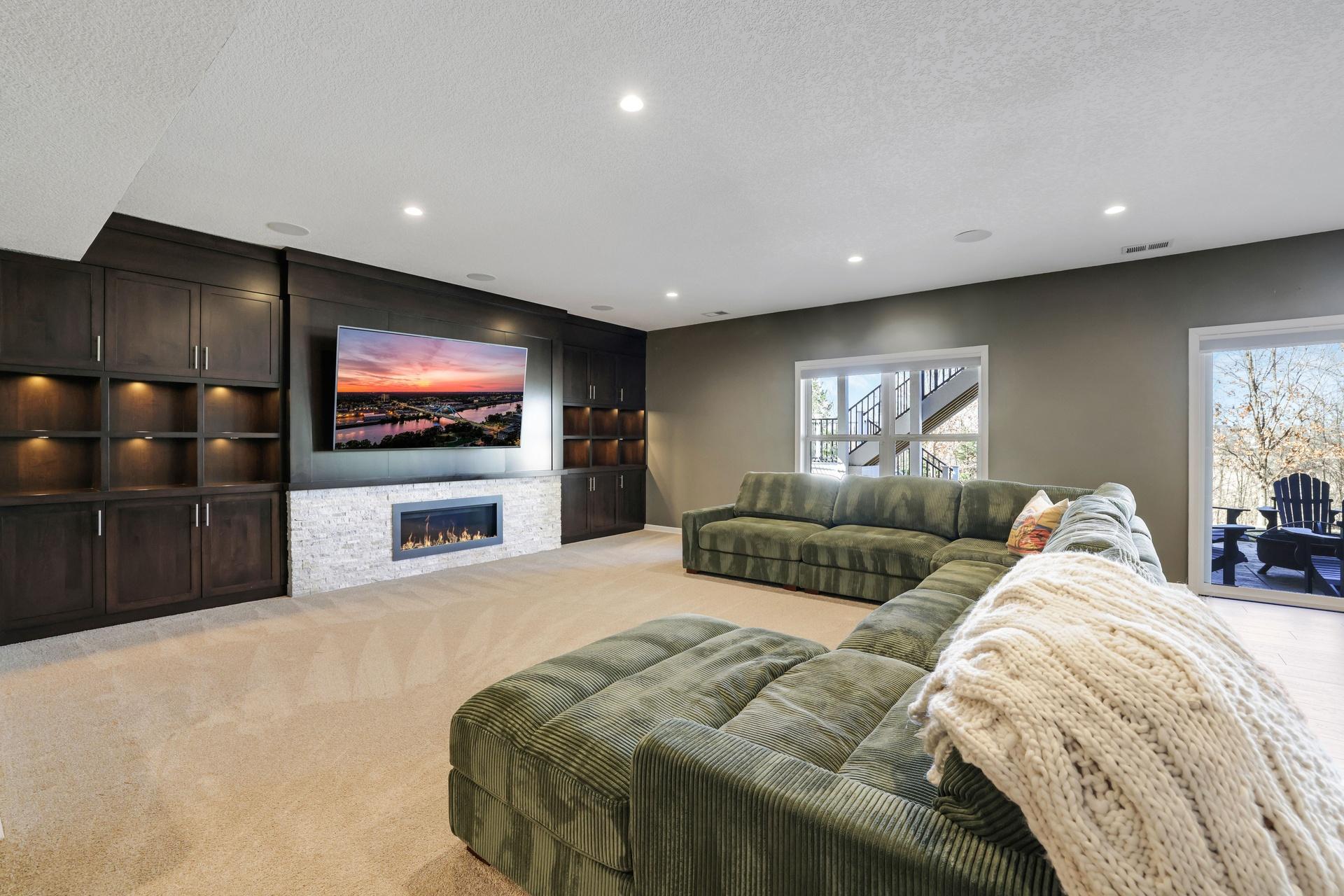 5545 Garland Lane N