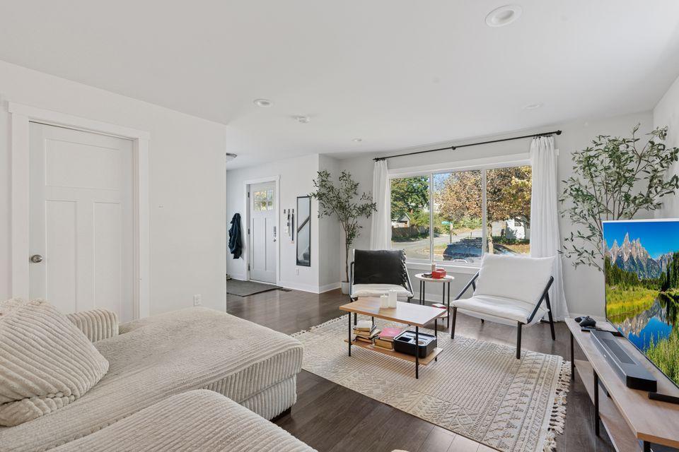 2084 E Reaney Avenue