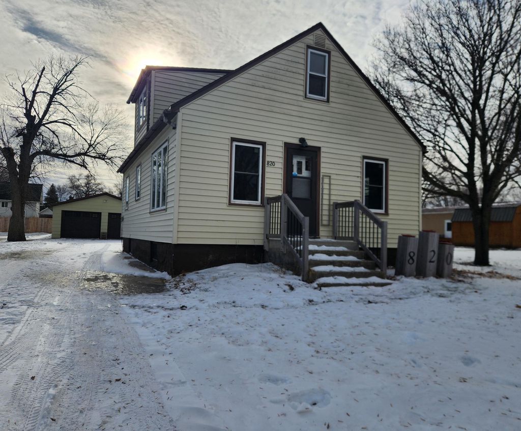 Photo of 820 6th Street SW, Pipestone, MN 56164 (MLS # 7001525)