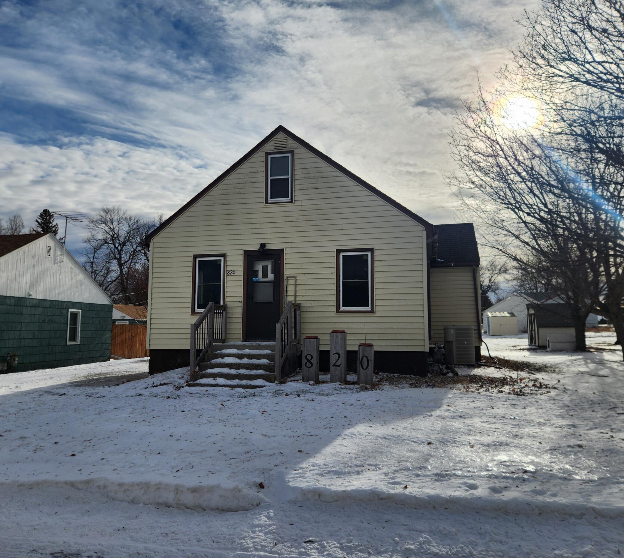 820 6th Street SW