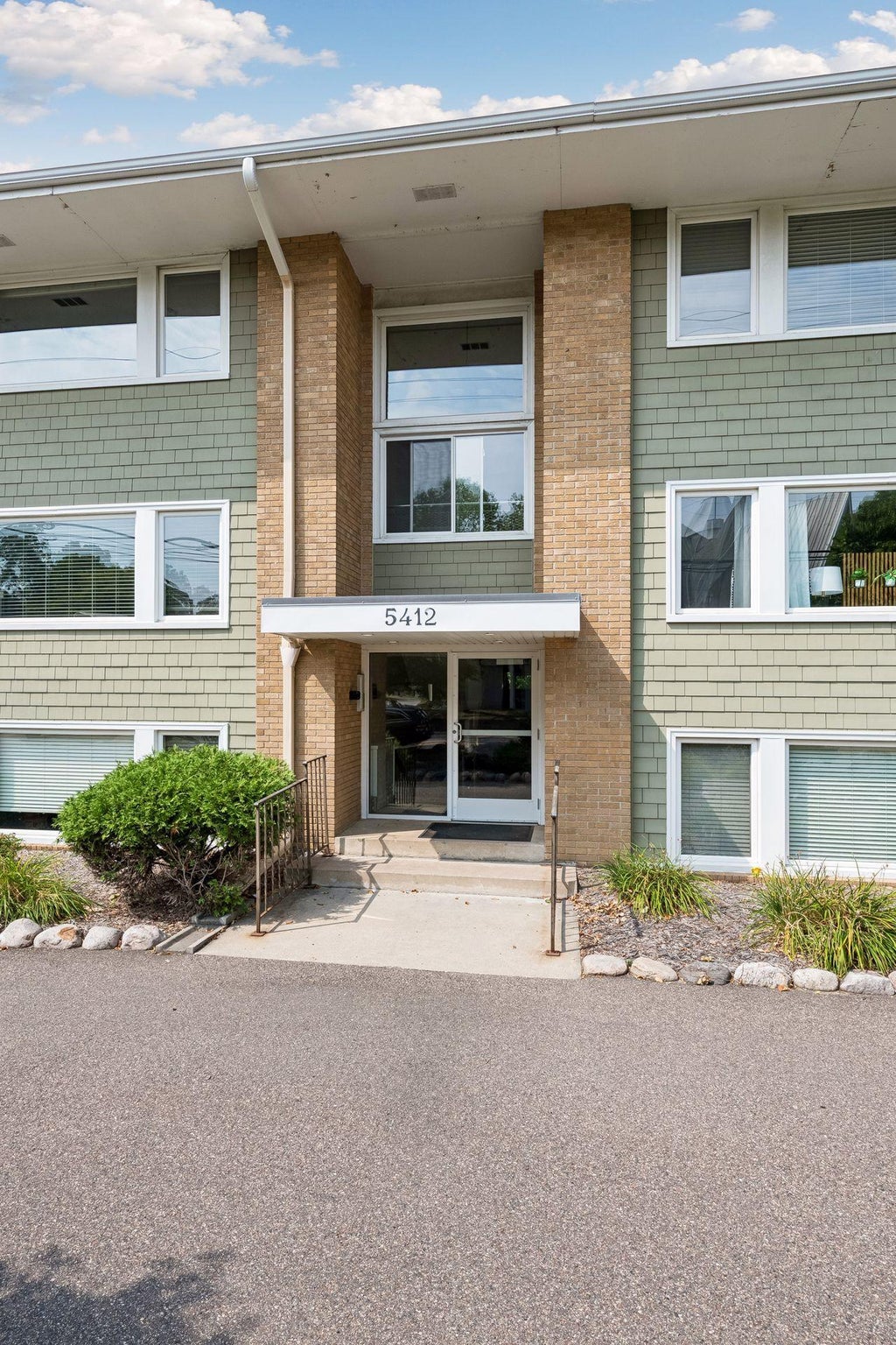 Photo of 5412 France Avenue S #112, Edina, MN 55410 (MLS # 7134993)