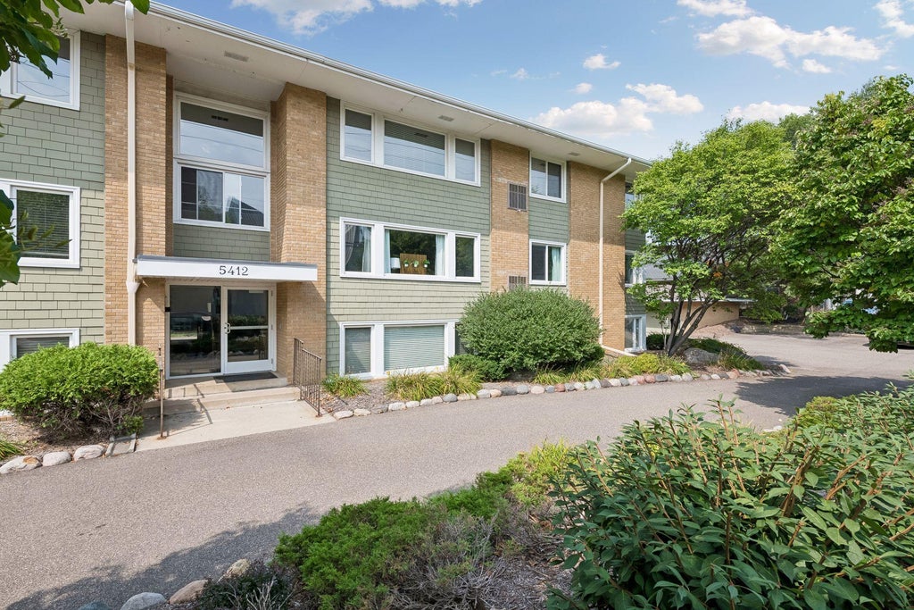 Photo of 5412 France Avenue S #112, Edina, MN 55410 (MLS # 7134993)