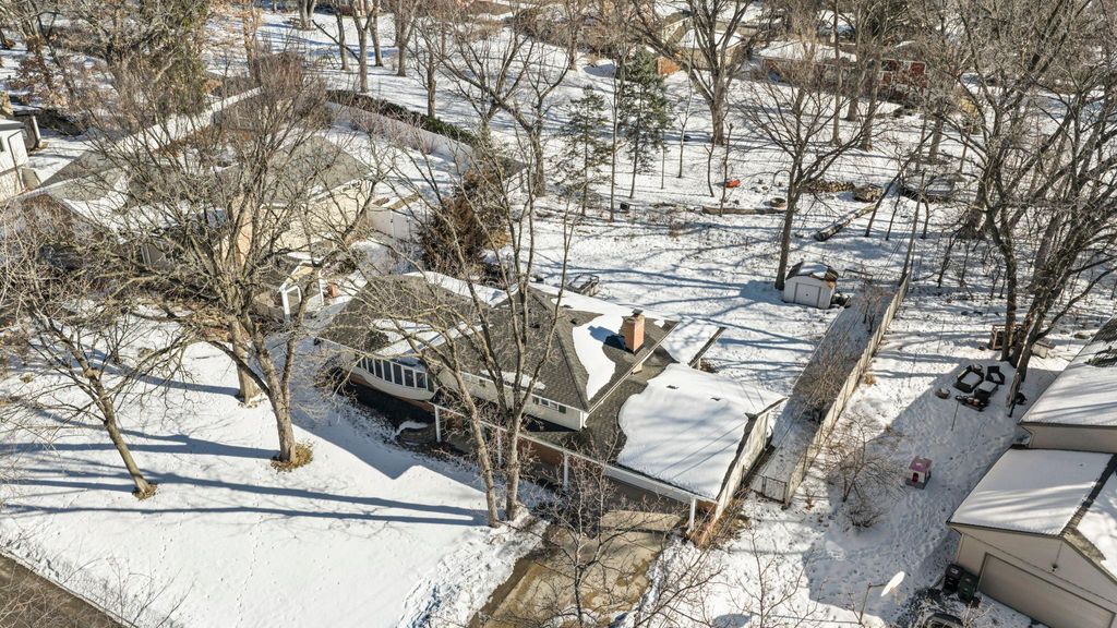 Photo of 3080 Oxford Street N, Roseville, MN 55113 (MLS # 7005393)