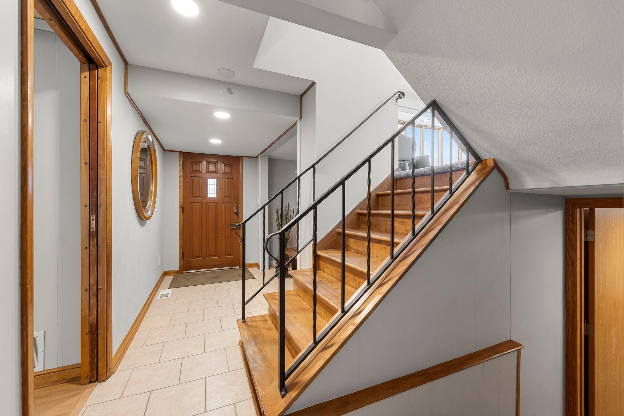 3080 Oxford Street N