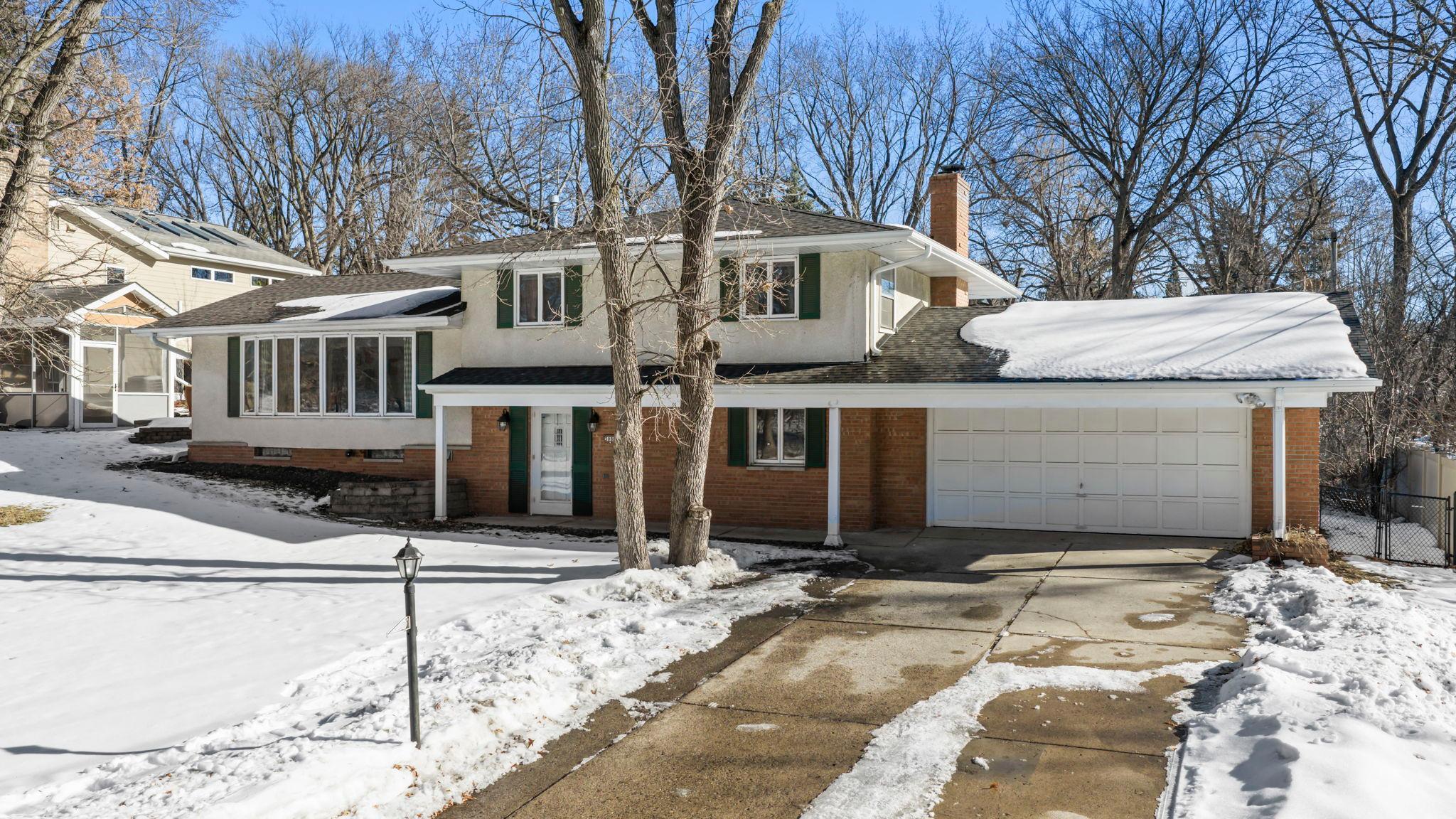 3080 Oxford Street N